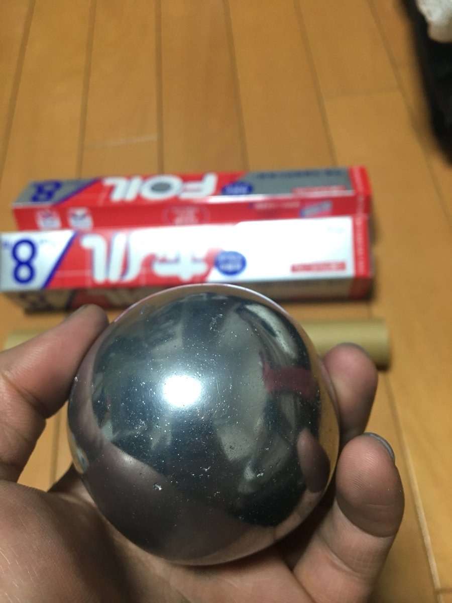 アルミ玉 アルミホイルを2時間叩き続けた結果、こんなにピカピカになりました